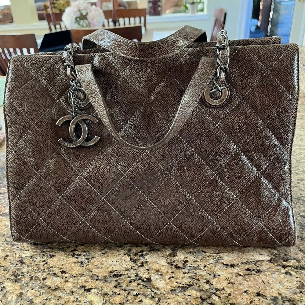 AUTHENTIC CHANEL  HANDBAG ** CAVIAR LEATHER ** VERSATILE, SPACIOUS AND BEAUTIFUL - Picture 4 of 17